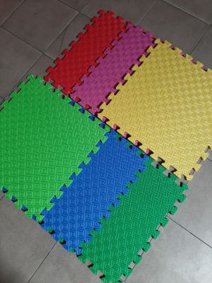 Bộ 4 miếng thảm xốp ghép  (60cm x 60cm x 0.9cm)